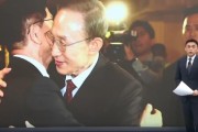 焦作李明博、朴槿惠给金文洙打气 鼓励其争取赢得韩国大选